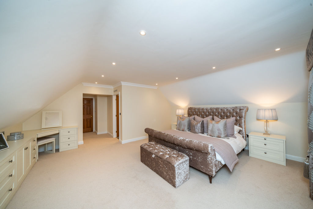 MASTER BEDROOM- click for photo gallery